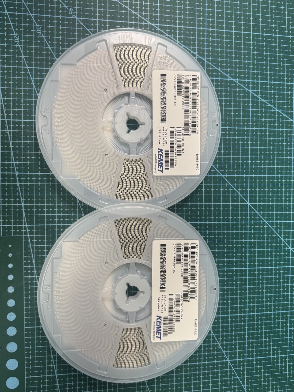 Керамические конденсаторы C1210C104J1GACTU (Kemet)